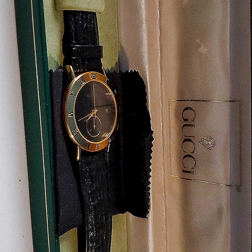 Gucci watch new with box. S/n: 3800M Vintage from the 1990's. Rare find. - Picture 1 of 4